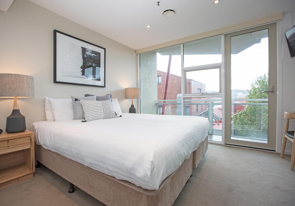 Sullivans Cove Apartments Hobart Esterno foto A bedroom at the hotel